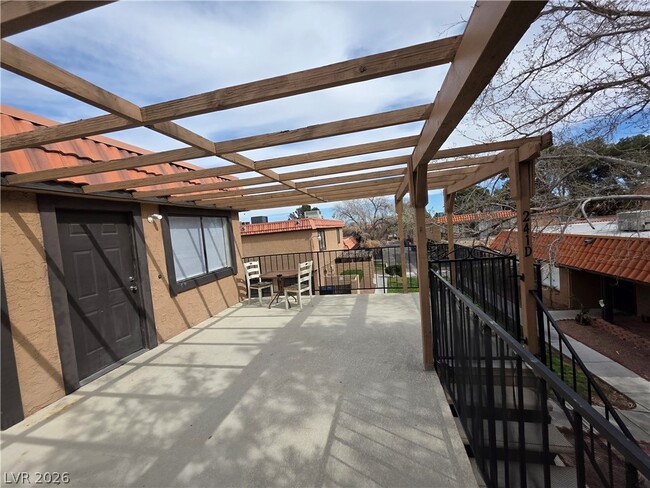 Building Photo - 241 Misty Isle Ln