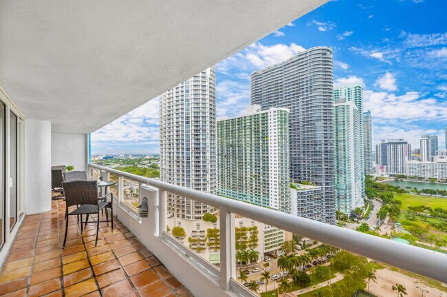 Building Photo - 1717 N Bayshore Dr