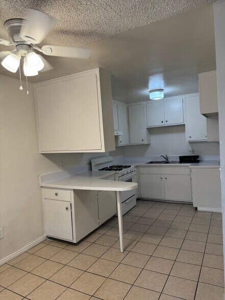 Primary Photo - 22850 Adrienne Ave