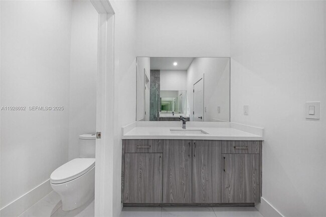 Building Photo - 3142 Carter St