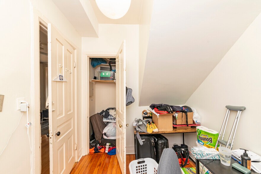 Building Photo - 1944 N Bissell St