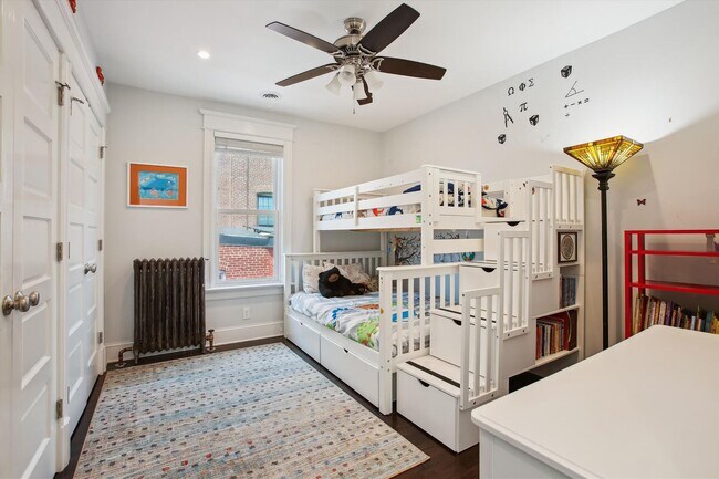 Building Photo - Stunning 3BR+, 3.5BA Capitol Hill Home wit...