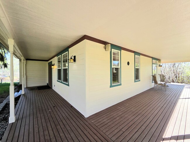 Building Photo - Luxurious Country Living in Desirable Cashmere Location!! 5 Bed + Den, 2.5 Bath!