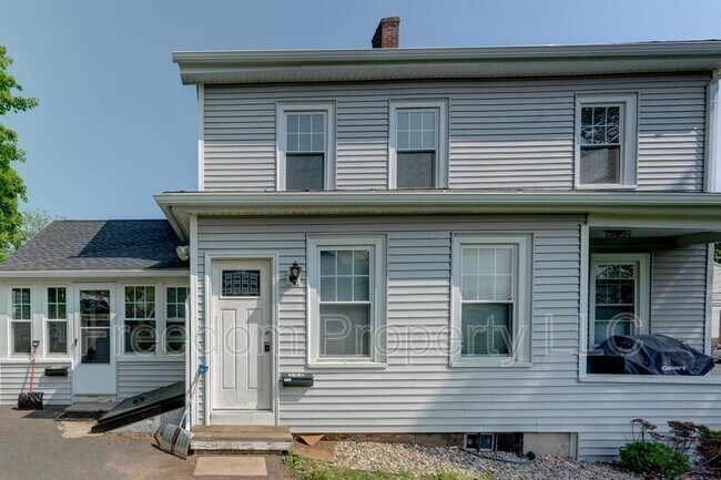 Building Photo - 154 Beecher St