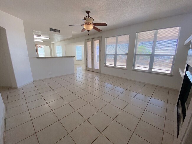 Building Photo - West El Paso LARGE 4bed/3.5bath 3 Car Garage Home-VIEWS!