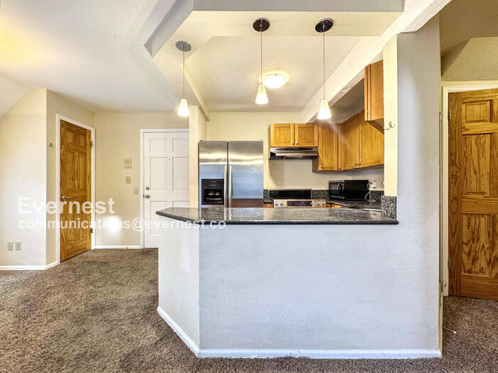 Building Photo - 777 Poplar Ave