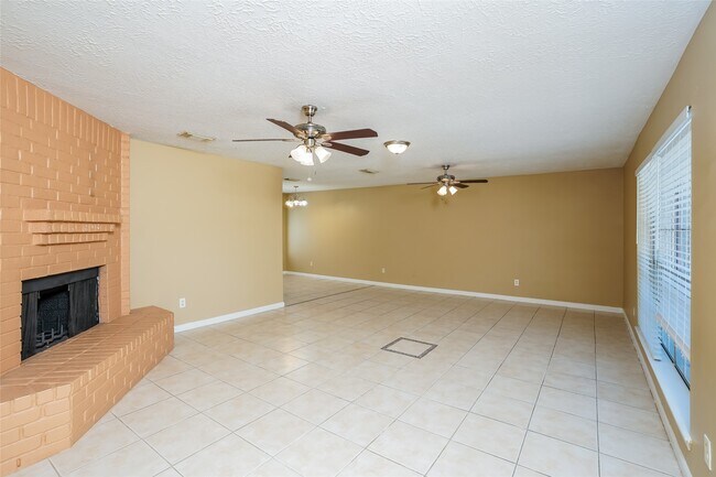 Building Photo - 20406 Oak Limb Ct