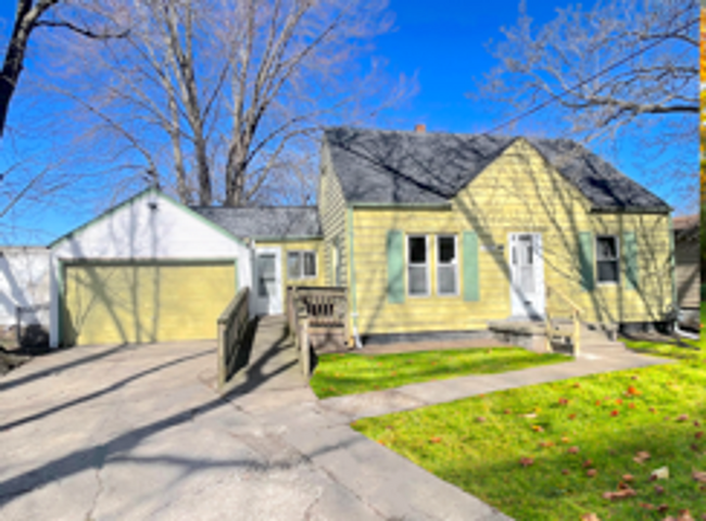 Primary Photo - 3 Bed 1 Bath