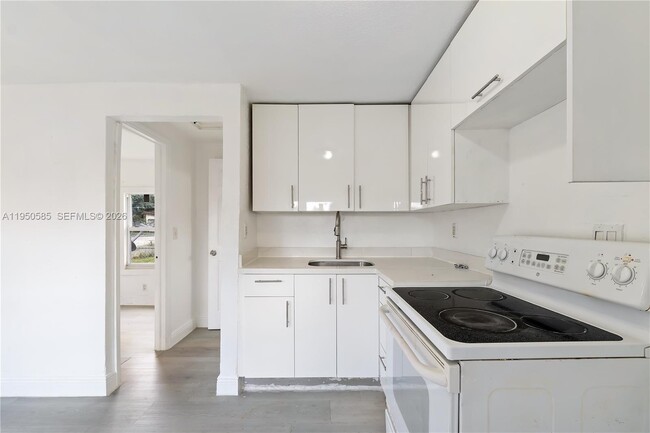 Building Photo - 5714 NW 21st Ave