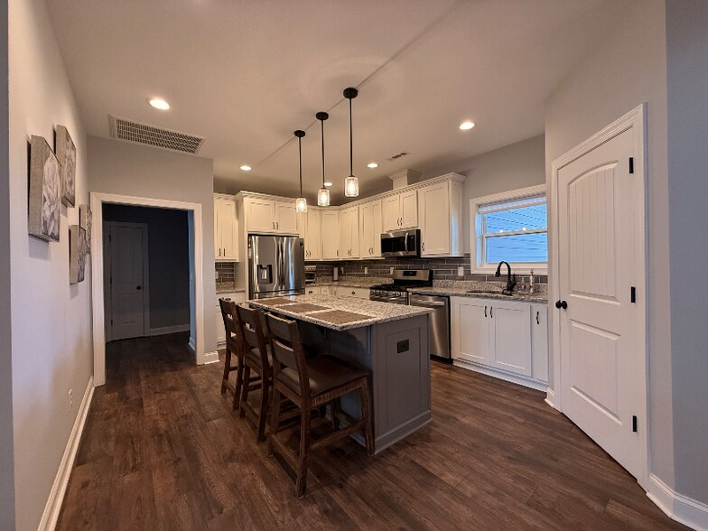 Building Photo - 445 Farmer Cir