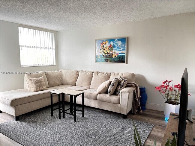 Building Photo - 1801 S Treasure Dr