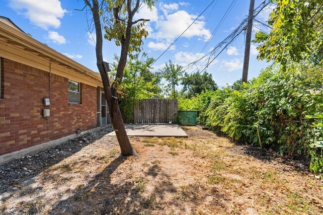 Building Photo - 2205 Lanier Dr