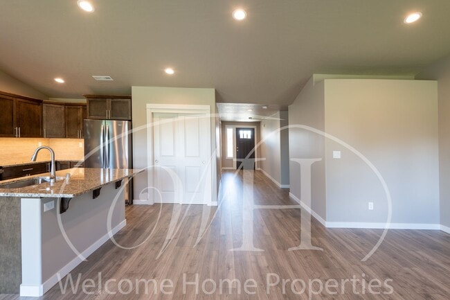 Building Photo - Brand NEW Home Overlooking the Golf Course