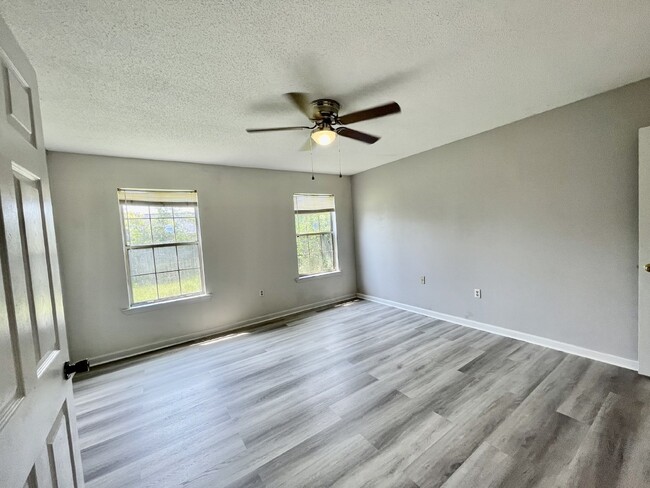 Building Photo - Home For Rent