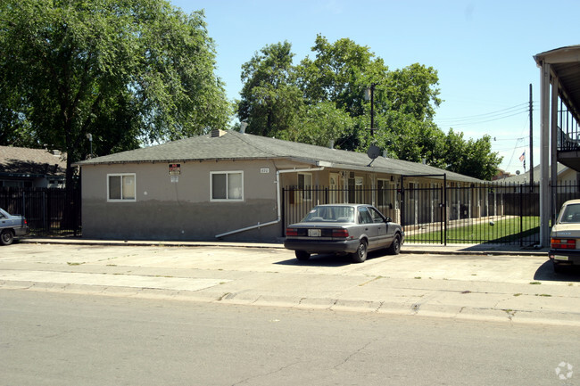  - 810-820 Lampasas Ave