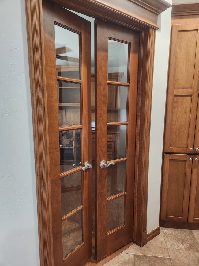 Building Photo - 3808 Kensington Dr