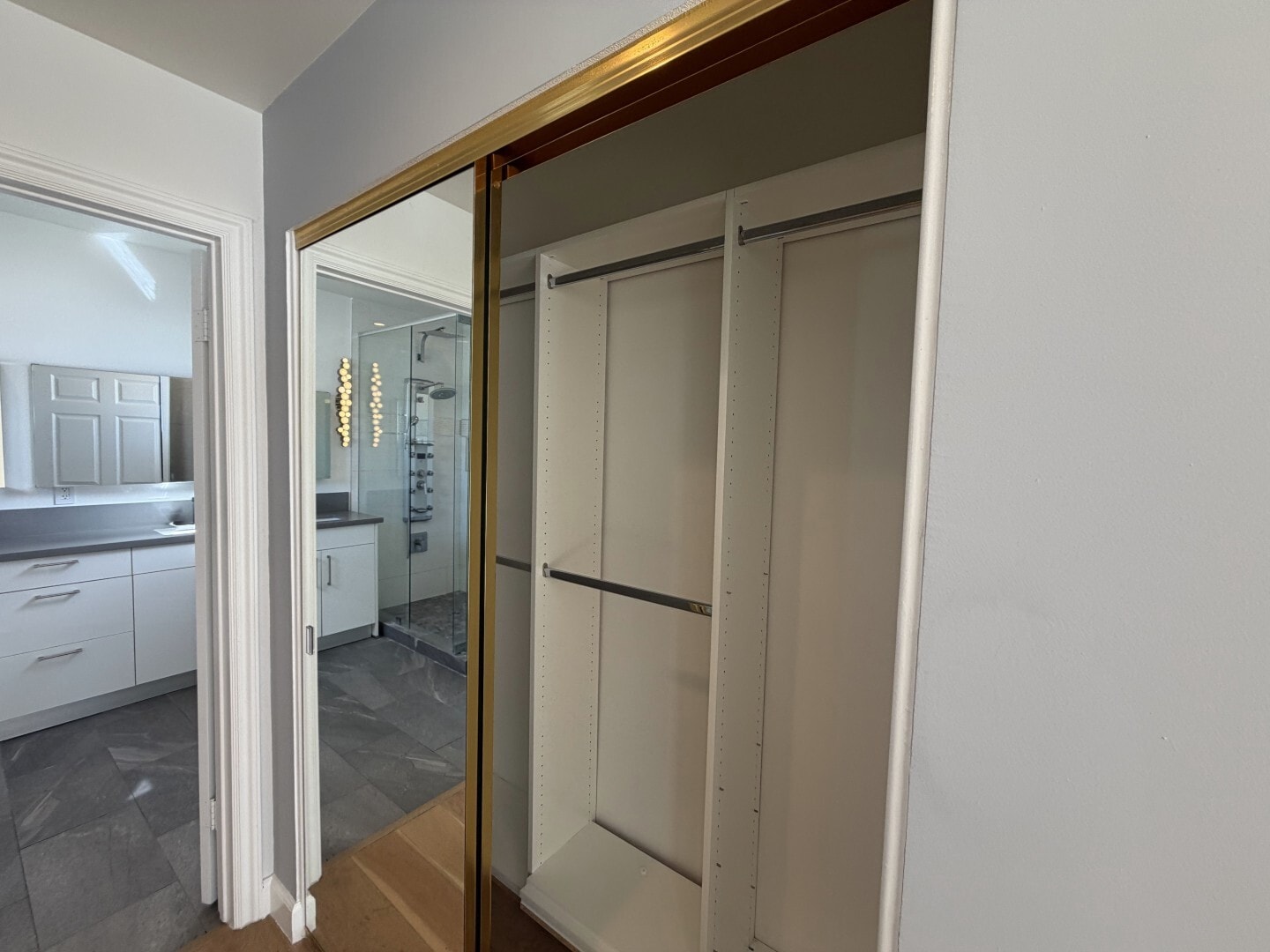 Building Photo - 1247 Barry Ave