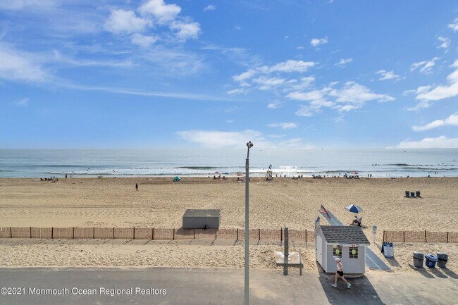 Building Photo - 369 Beach Front