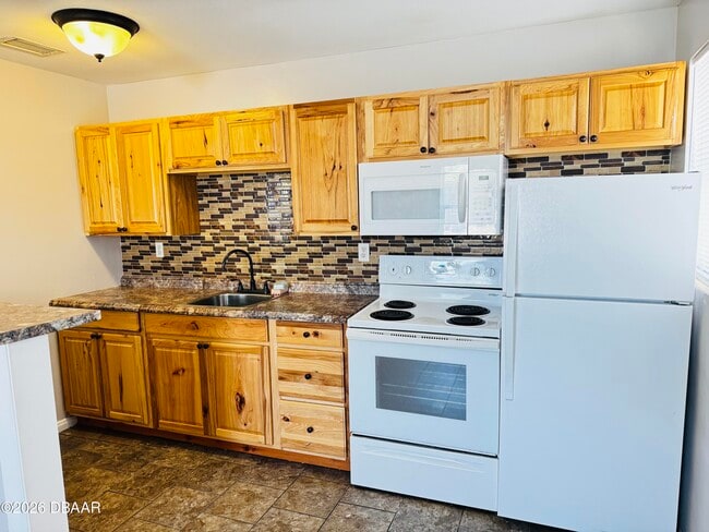 Building Photo - 391 S Halifax Dr