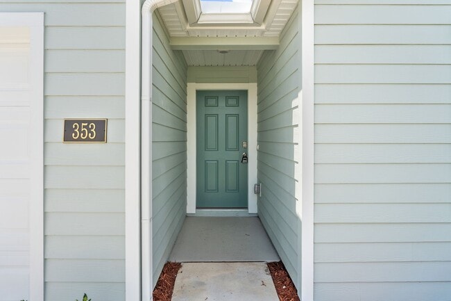 Building Photo - 353 Ardila Cir