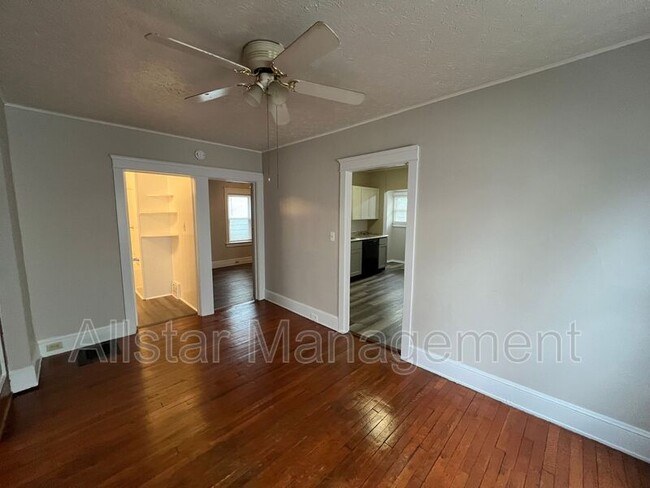 Building Photo - 3268 W 84th St