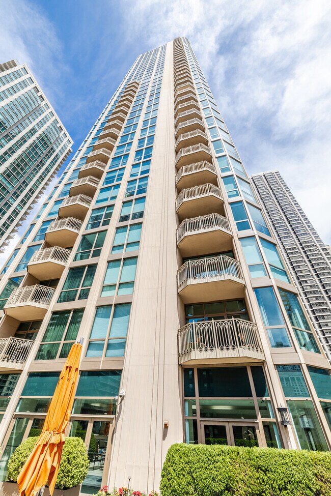 Building Photo - 21 E Huron St