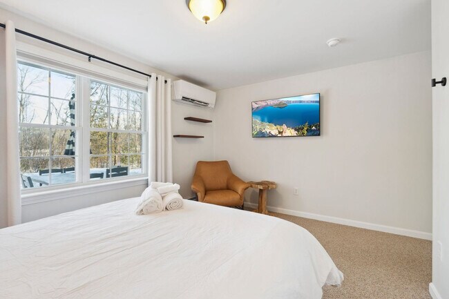 Building Photo - 589 Laconia Rd