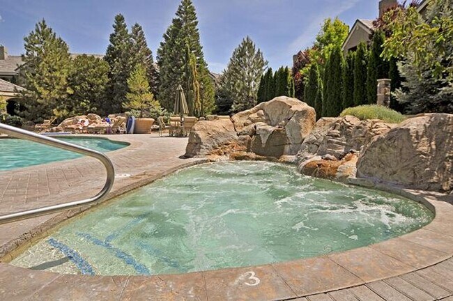 Building Photo - South Reno Tanamera Two Bedroom Upstairs Condo