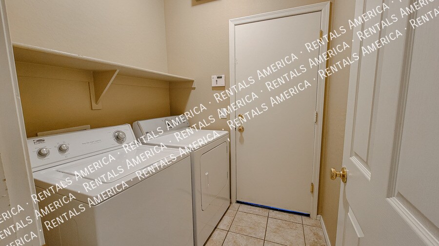 Building Photo - 12512 W Glenrosa Dr