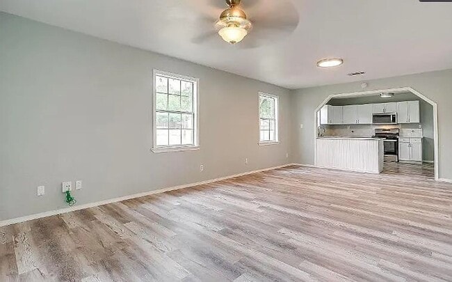 Building Photo - CHARMING 3/2 - Great Flooring - Historic Neighborhood