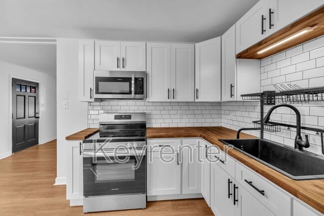 Building Photo - 316 Sky Dr