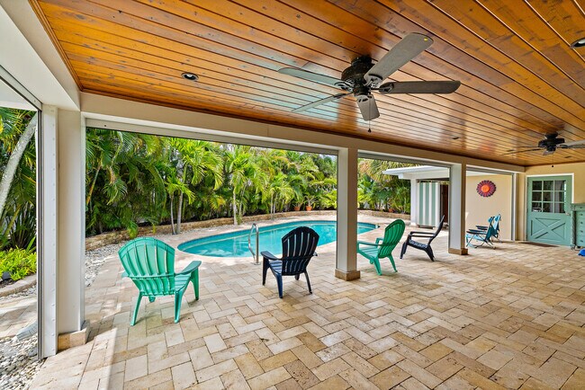 Building Photo - 440 Jupiter Ln