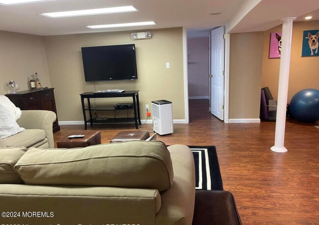 Building Photo - 509 Laurel Ave