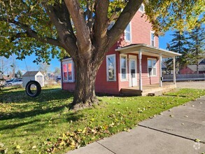 Building Photo - 3 Bedroom Home