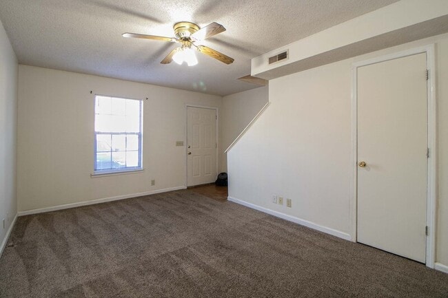 Building Photo - 108 Hickory Trace Rd