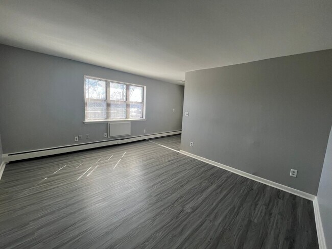 Building Photo - 65 Bulkeley Ave