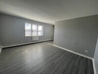 Building Photo - 65 Bulkeley Ave
