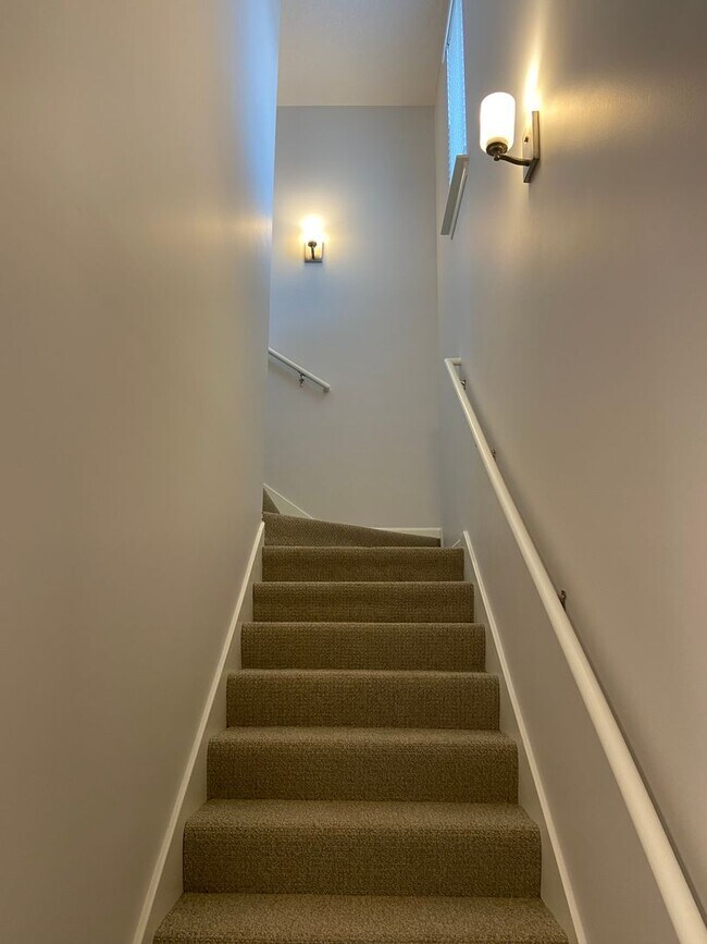 Building Photo - NOW PRELEASING! Charming Three-Bedroom, Two-and-a-Half-Bath Home in Spring Hill