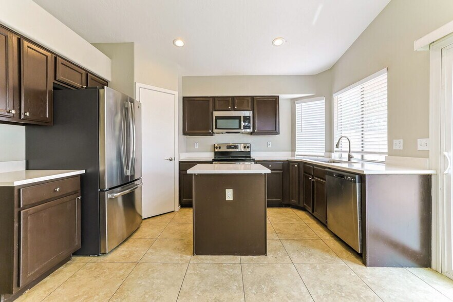 Building Photo - 7517 E Nopal Ave