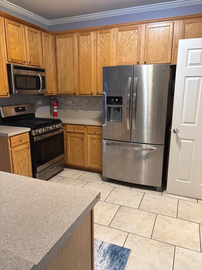 Building Photo - 549 Springbrook Trail N