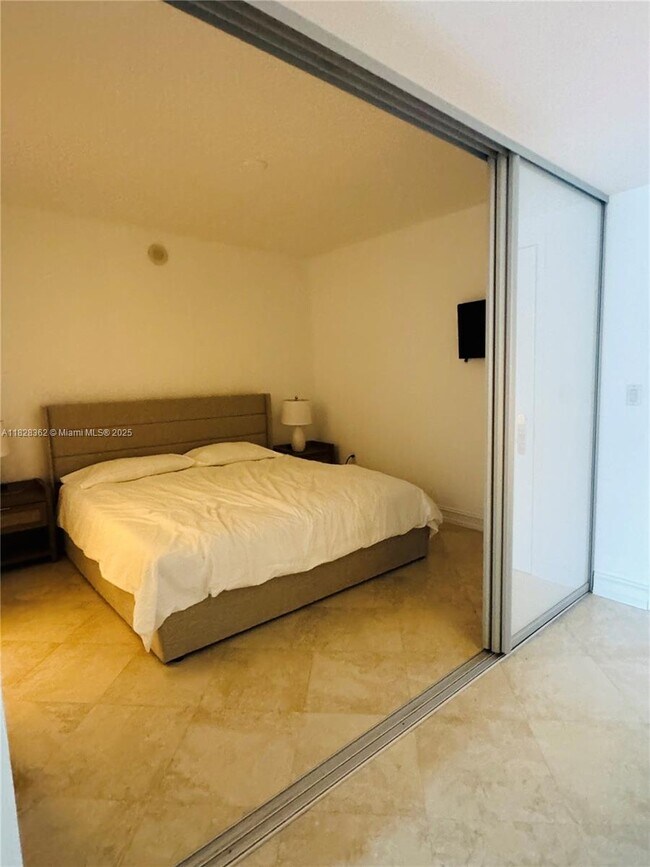 Building Photo - 1830 S Ocean Dr