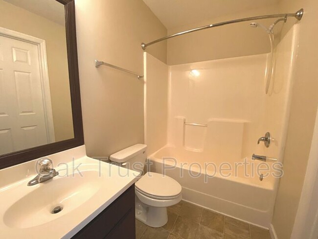 Building Photo - 7866 Park Gate Dr