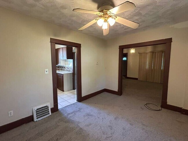 Building Photo - 377 Talbot Ave