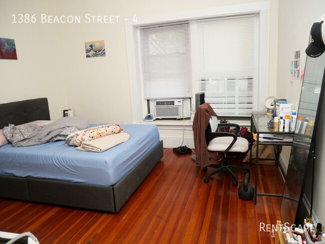 Building Photo - 1386 Beacon St