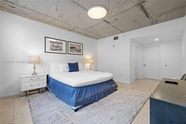 Building Photo - 3250 NE 1st Ave