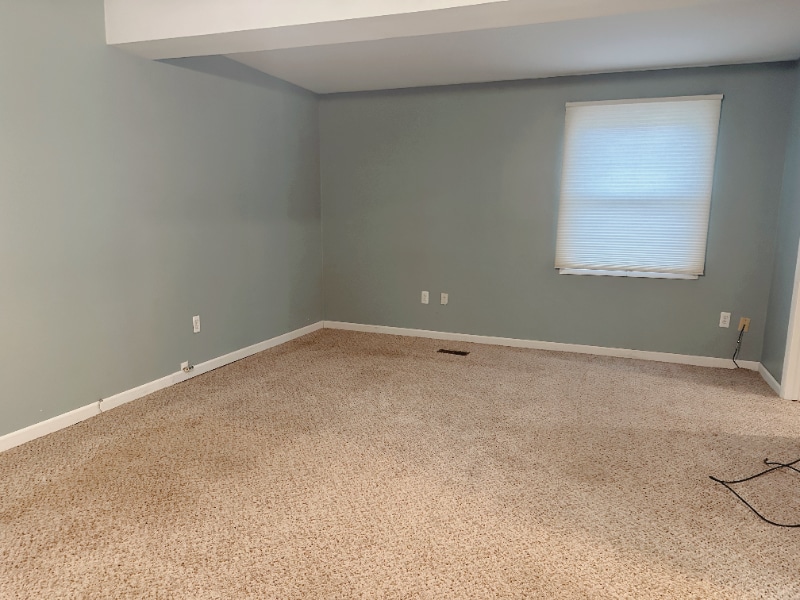 Building Photo - 671 Crest Ln E