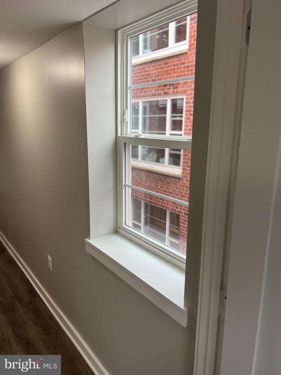 Building Photo - 624 Girard St NE