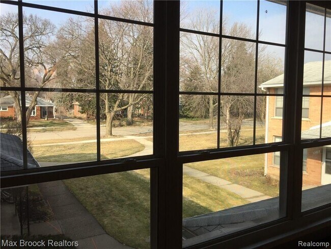 Building Photo - 3210 Shenandoah Dr