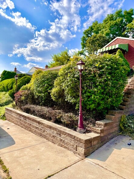 Building Photo - 235 McKinley St