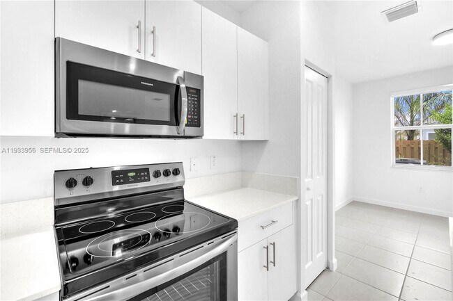 Building Photo - 12002 NW 47th Manor